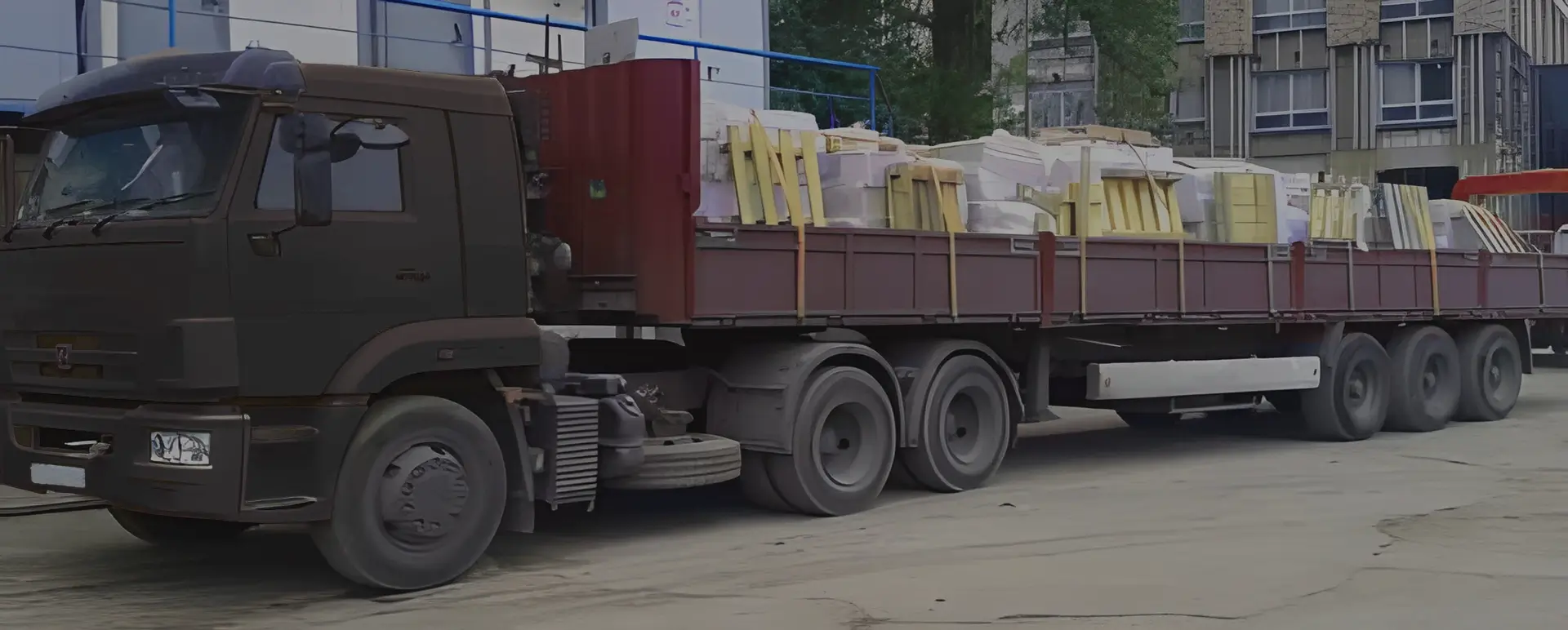 Заказать грузоперевозку бортовой машиной стройматериалов по России из Комсомольска с гибкой системой оплаты